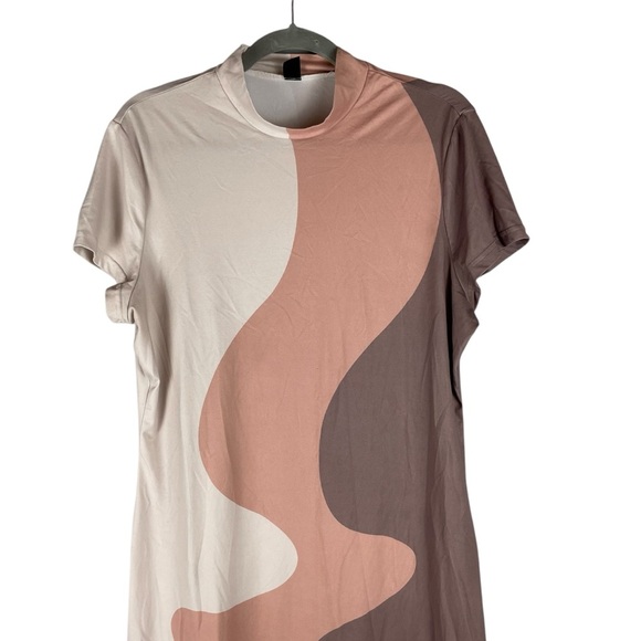 Shein Curve Taupe Wave Short Sleeve Mini Dress size 1X - Picture 3 of 6